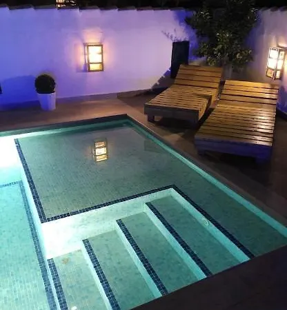 Elegant In Alicante With Pool 别墅